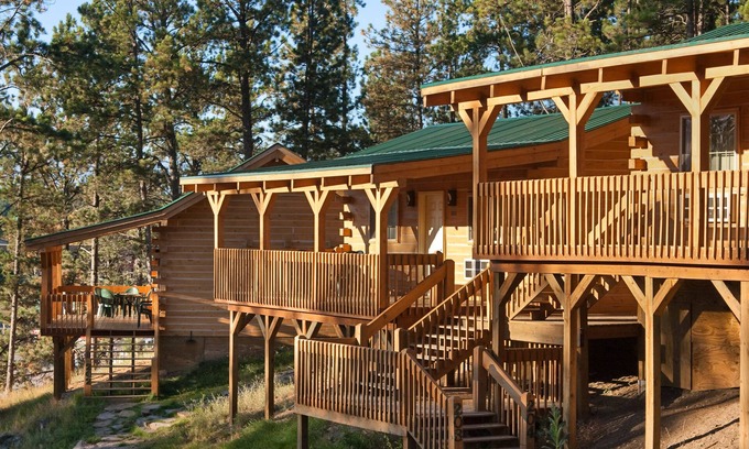 Custer Hotel | Rock Crest Lodge And Cabins