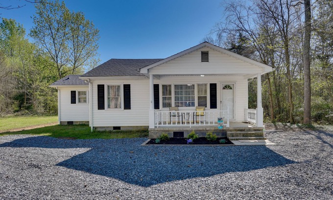 Rock Hill Cottage | Rock Hill Cottage w/Spacious Yard & Fire Pit!