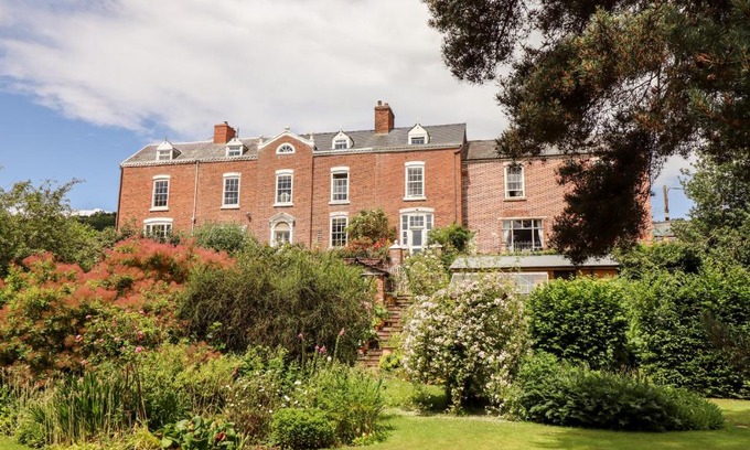 Newtown Apartment | Rock House Apartment