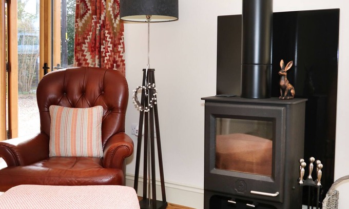Newick House | ROCK HOUSE LODGE, with open fire in Newick
