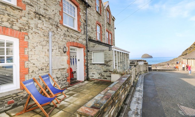 Trebarwith Strand House | ROCK HOUSE, pet friendly, character holiday cottage in Tintagel