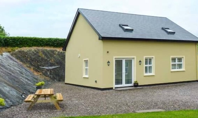 Ardnatrush Cottage | ROCK LAWN COTTAGE, pet friendly in Kealkill, County Cork