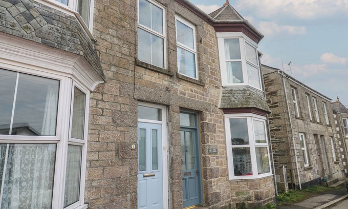 Porthleven House | ROCK LOBSTER, pet friendly, character holiday cottage in Porthleven