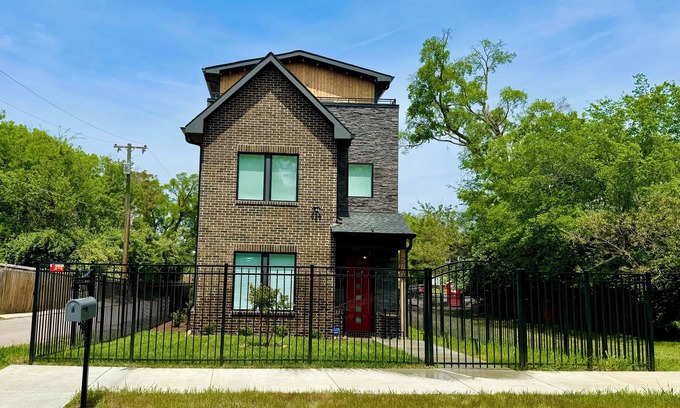 Hadley - Washington House | ROCK NASHVILLE. New home is less than 3 miles to Broadway, 2 miles to Mid Town.