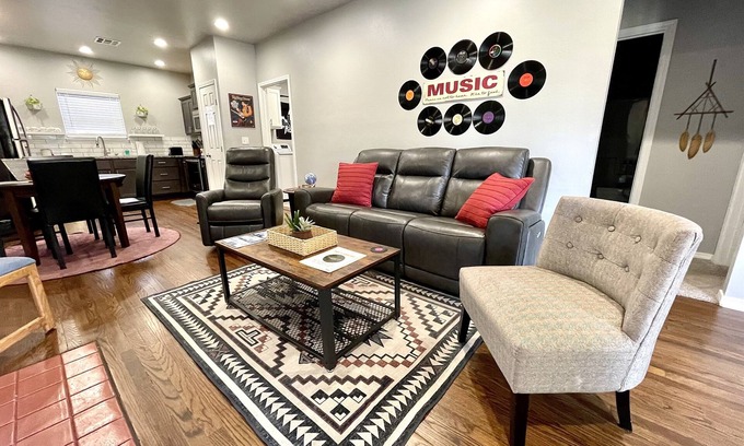Chickasha House | Rock & Roll Chickasha | Fiber | TV | W/D | Parking