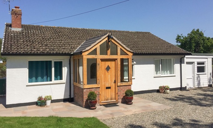 Llanymynech Cottage | ROCK VIEW COTTAGE, pet friendly in Llanymynech