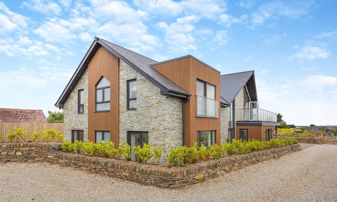 Little Petherick House | Rock View - Six Bedroom House, Sleeps 12