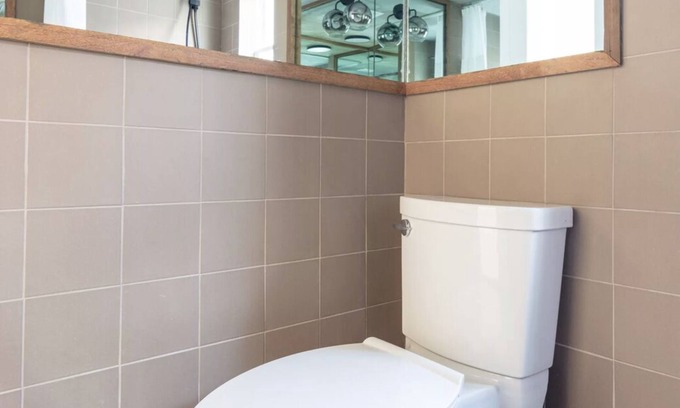 Queens Apartment | Rockaway Beach Loft! Coastal Farmhouse 2nd FLR APT high vaulted ceilings!