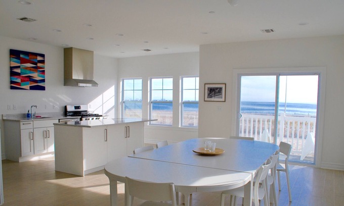 Queens House | Rockaway Beach Oceanfront family vacation home