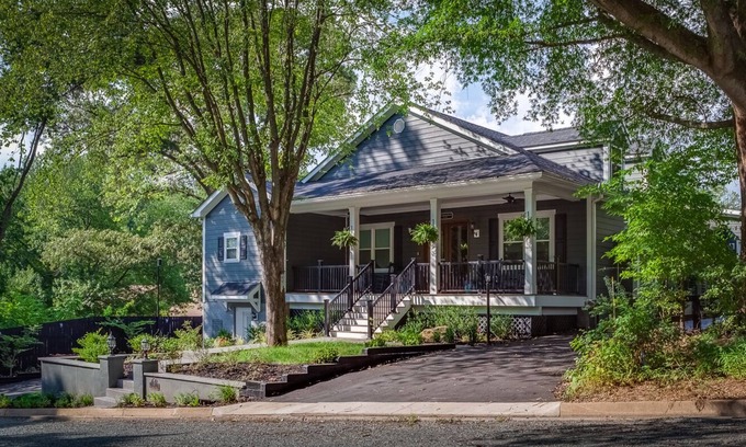 Charlottesville House | Rockbrook Manor - Great Location, minutes from Downtown, University of Virginia