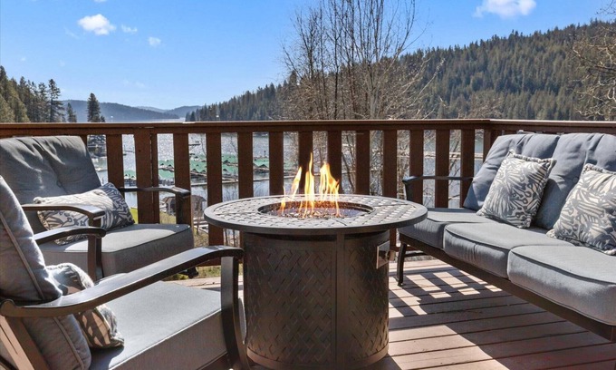 Coeur d'Alene House | Rockford Bay Bliss – Pet-Friendly Home w/Lake View, Fire Pit, Deck, BBQ, Near Marina & Shooters Bar