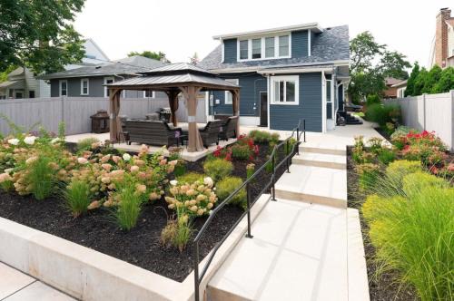 Rockford Apartment | Rockford IL 2BD Upper Queen Bed, Patio & Fast WiFi