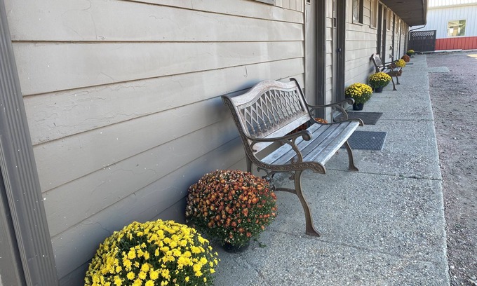 Faulkton Hotel | Rockin' E #1 - Clean, updated motel room