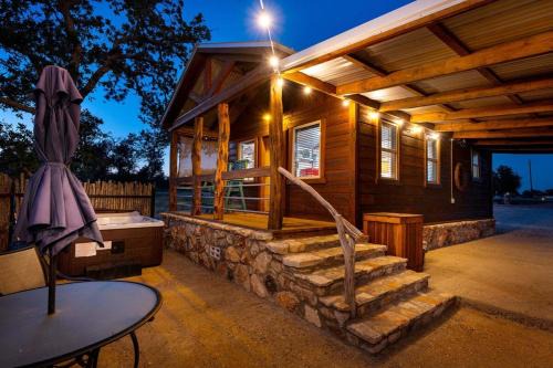 Fredericksburg House | Rockin' R - Morning Star Cabin