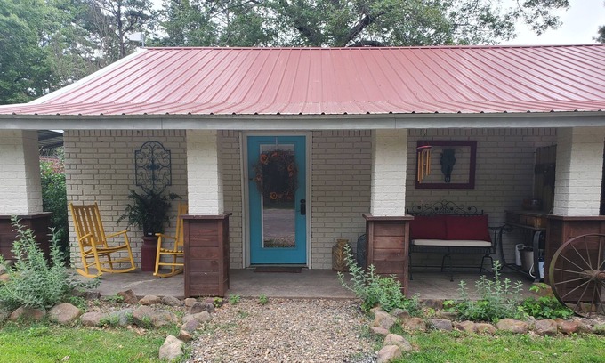 Muse Apartment | Rocking Horse Getaway @ Heaven's Gate RV and Retreat