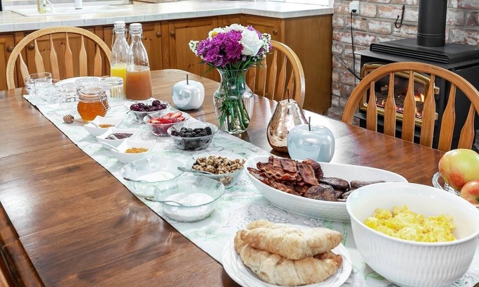 Grey Highlands Bed & Breakfast | Rocklyn Inn Bed & Breakfast