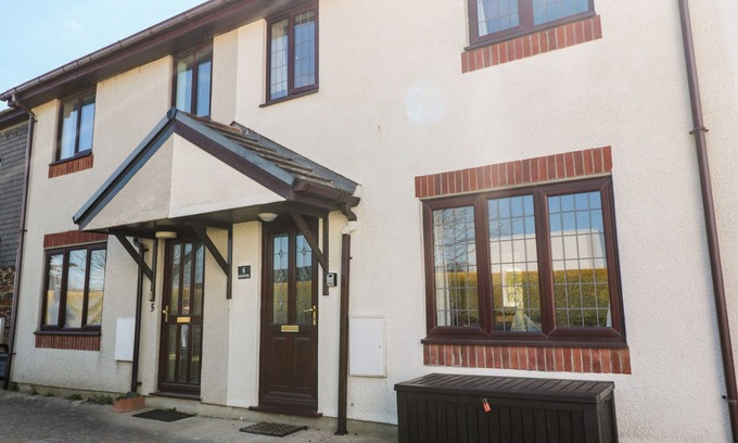 Harlyn Cottage | ROCKPOOL, pet friendly, country holiday cottage in Harlyn, Cornwall