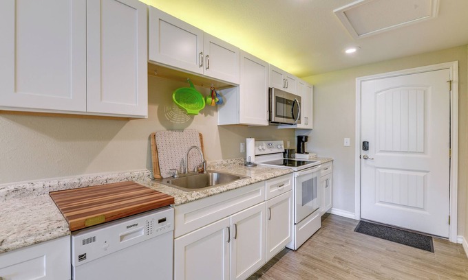 Fulton Apartment | Rockport Unit w/Pools & Boat Ramp - Near Beaches!