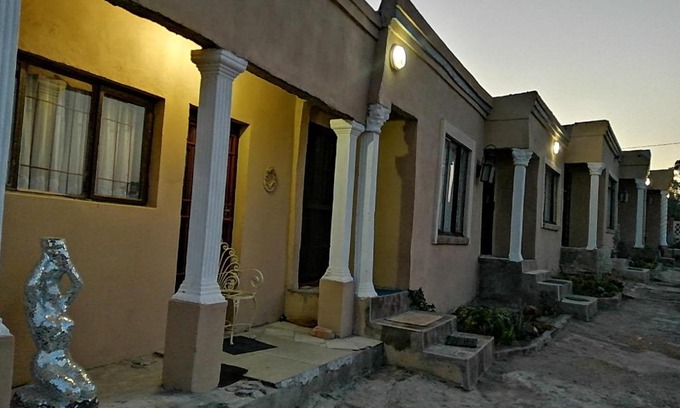 Hibiscus Coast House | Rocks And Aloes Guest Lodge