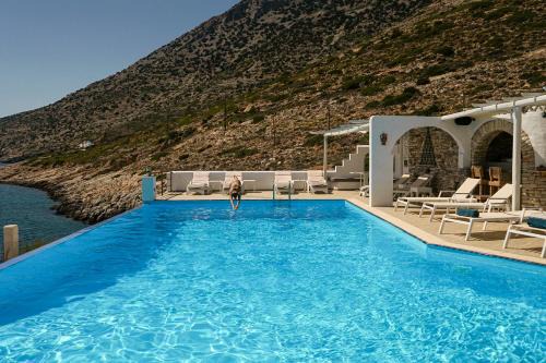 Sifnos Hotel | Rocks and Waves Sifnos