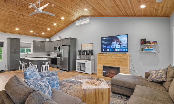 Houston Cabin | Rockshore Escape: Smith Lake Haven, Private Dock, Fire Pit and Ultimate Serenity