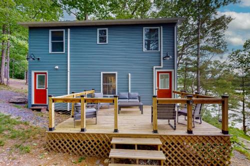 Castleton House | Rockview Road Retreat