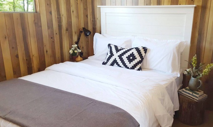Carling Cottage | Rockwood: 2-Bedroom Cottage #11
