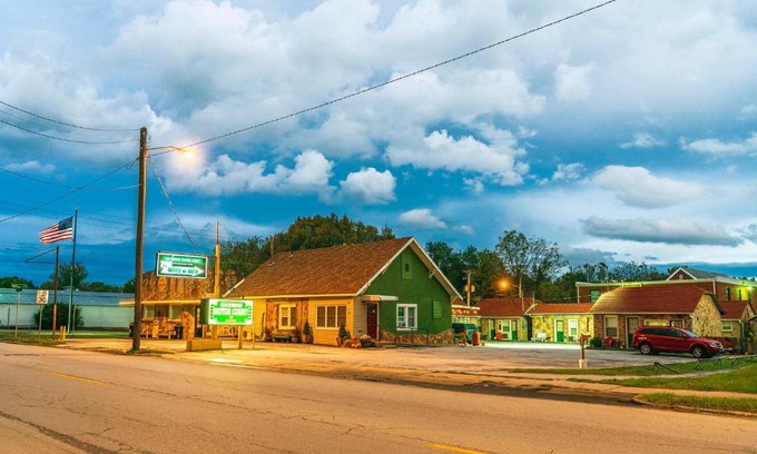 Springfield Hotel | Rockwood Motor Court