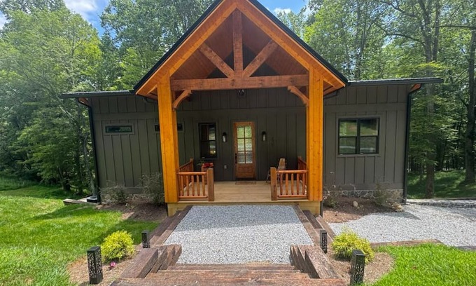 Piney Creek House | Rocky Creek Retreat - Private home with river access