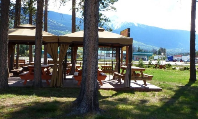 Valemount Hotel | Rocky Inn
