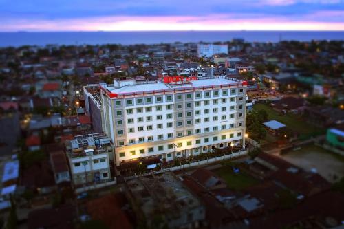 Padang Hotel | Rocky Plaza Hotel Padang