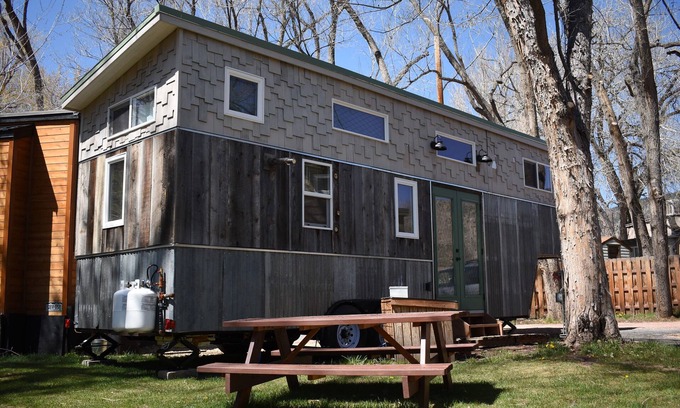 Lyons Resort | Rocky Waters – Cozy Tiny House Getaway for Families Near Estes Park