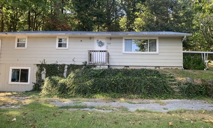 Dayton House | Roddy WildernessnQuiet Quaint Home in the woods.