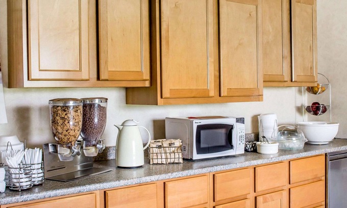 Colby Hotel | Rodeway Inn Abbotsford