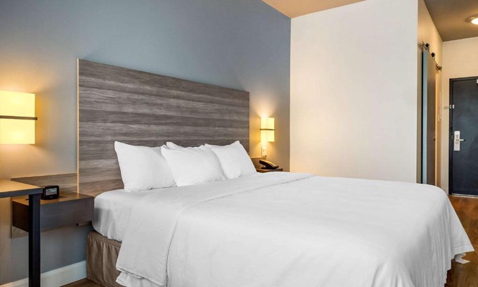 Amos Hotel | Rodeway Inn