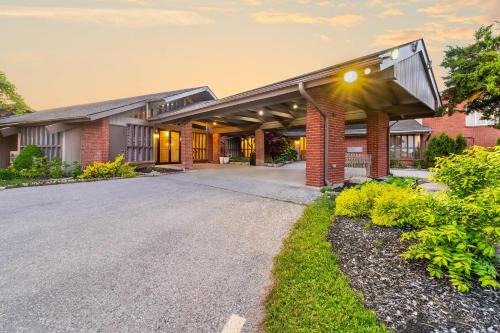 Stratford Hotel | Rodeway Inn Festival