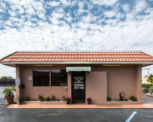 Fort Pierce Hotel | Rodeway Inn Fort Pierce US Highway 1