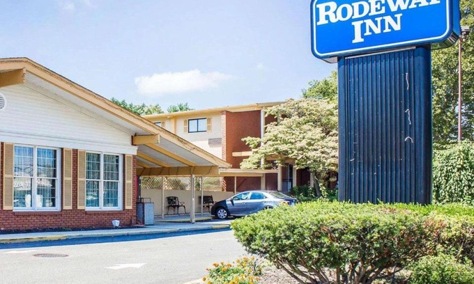 Huntington Station Hotel | Rodeway Inn Huntington Station - Melville
