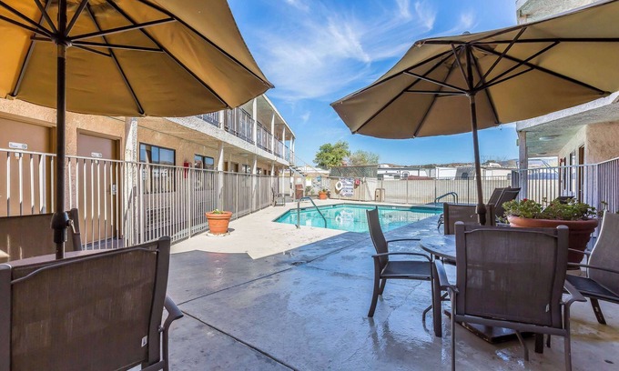 Castaic Hotel | Rodeway Inn Magic Mountain Area