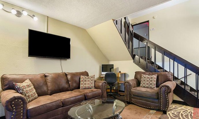 Mitchell Hotel | Rodeway Inn Mitchell