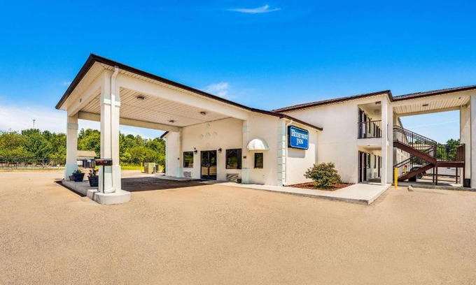 Sandersville Hotel | Rodeway Inn Sandersville