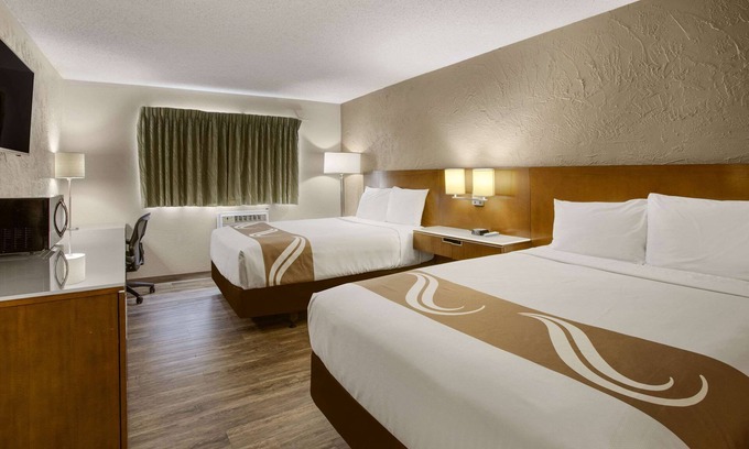 Grand Rapids Hotel | Rodeway Inn & Suites Grand Rapids Southeast