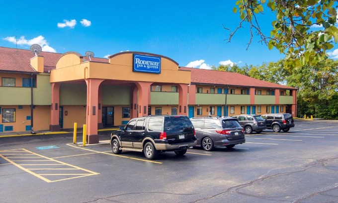 Monroeville Hotel | Rodeway Inn & Suites Monroeville-Pittsburgh