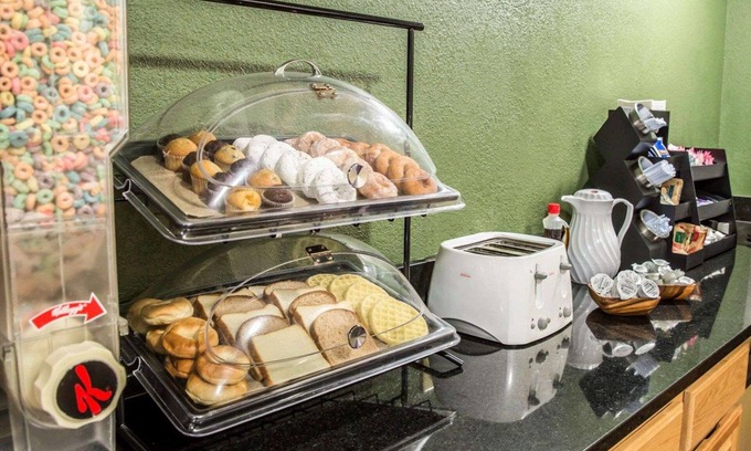 Plymouth Hotel | Rodeway Inn & Suites Plymouth Hwy 64