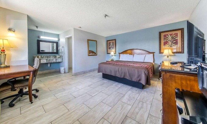 Haines City Hotel | Rodeway Inn & Suites