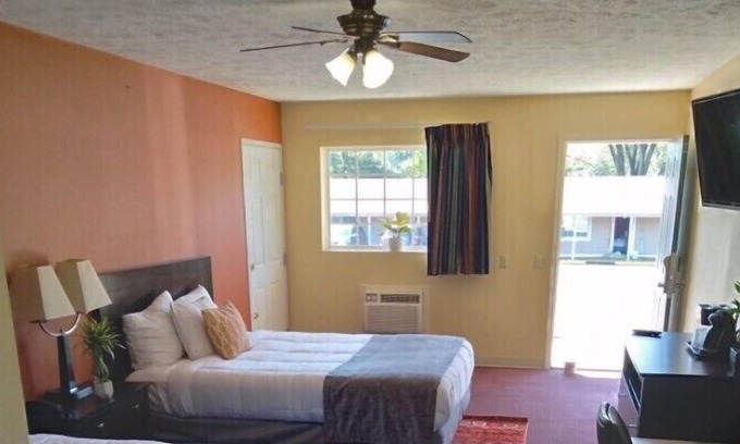 Berryville Hotel | Rodeway Inn