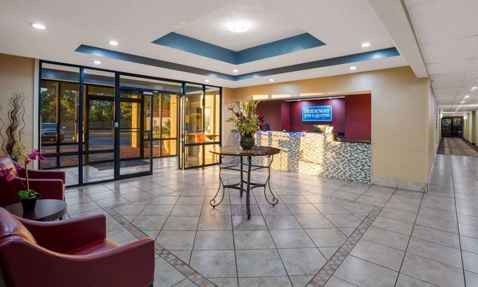 Brandon Hotel | Rodeway Inn