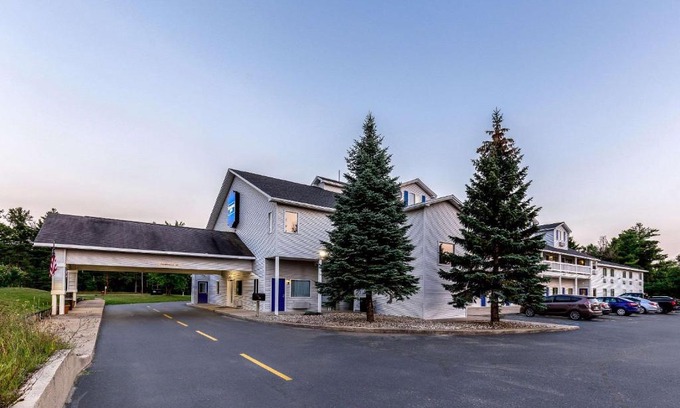 Ludington Hotel | Rodeway Inn