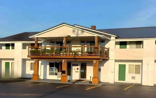 Manchester Hotel | Rodeway Inn