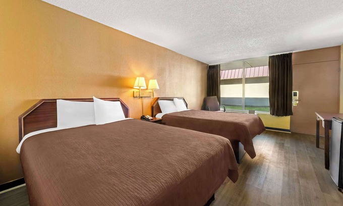 Monroe Hotel | Rodeway Inn